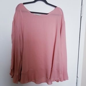 Beautiful ruffled hem blouse